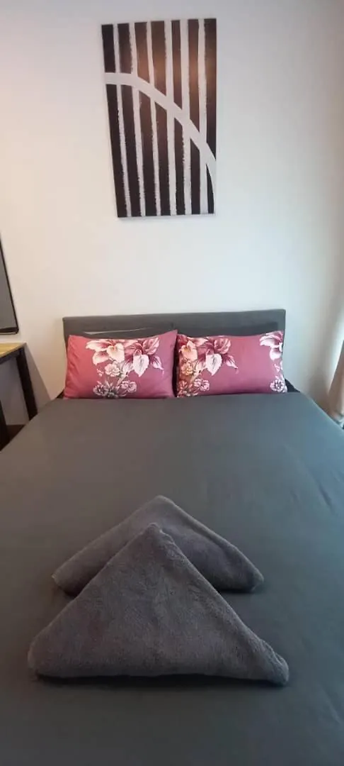 The Wadies 2Br 5Pax Reizz Residences With Balcony And City View Jalan Ampang クアラルンプール アパート