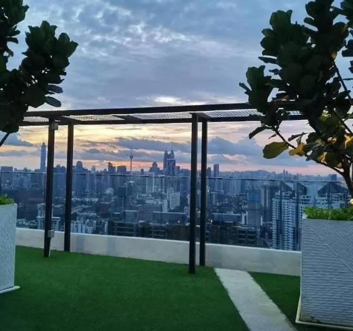 The Wadies 2Br 5Pax Reizz Residences With Balcony And City View Jalan Ampang Kuala Lumpur
